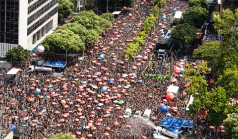 Megabloco de Ludmilla leva centenas de milhares de pessoas ao Centro do Rio