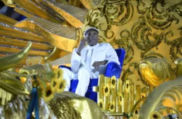 Portela fecha o Carnaval do Rio de Janeiro com homenagem a Milton Nascimento