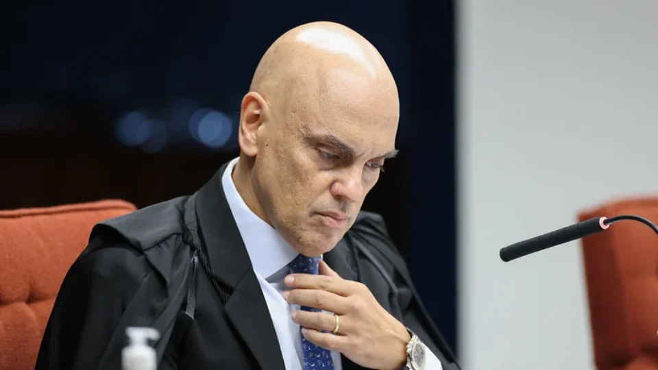 Moraes compara violações de Bolsonaro a esquema de lavagem de dinheiro