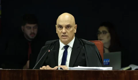 Moraes mantém restrições e adverte Bolsonaro: nova tentativa pode levar à prisão