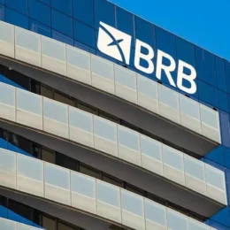 Socorro de R$ 6,6 bilhões ao BRB fica travado após decisão de Fux no STF