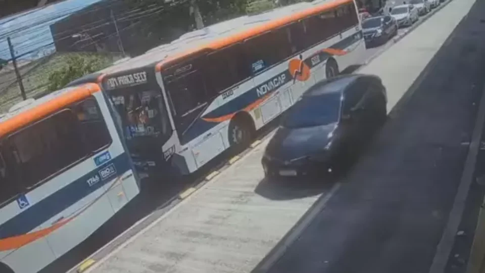Estudante morre atropelada na pista do BRT por carro da Secretaria estadual de Cultura