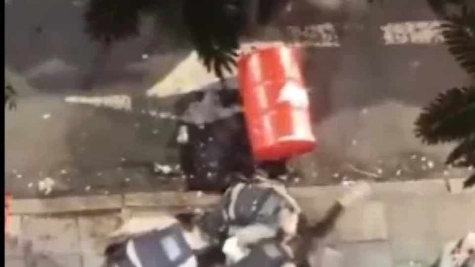 Polícia reprime foliões com agressões e spray de pimenta em Porto Alegre