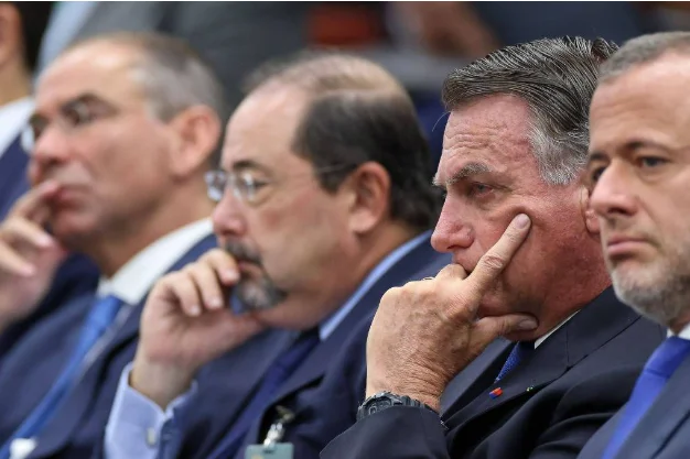 Denúncia contra Bolsonaro analisada no STF prevê penas que podem superar 40 anos