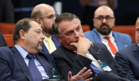 Defesa de Bolsonaro diz que ex-presidente determinou transição, não golpe