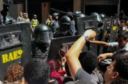 Polícia de Tarcísio reprime com violência manifestação contra privatização da CPTM