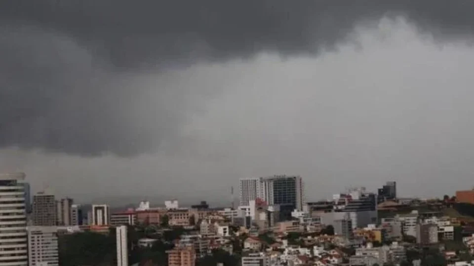 Previsão do tempo: quinta-feira tem alerta de temporais e pancadas de chuva continuam