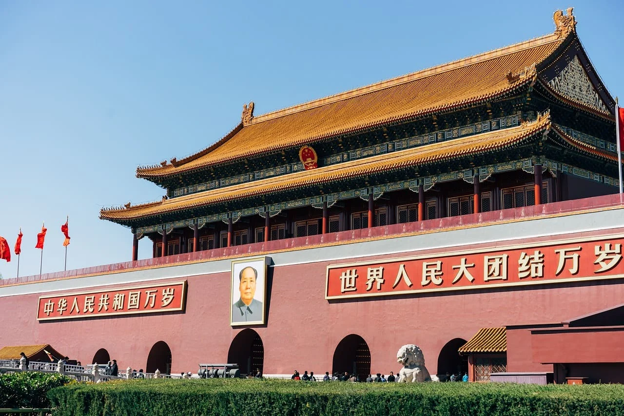 Cidade Proibida China Retrato de Mao Tsé-tung em frente a Cidade Proibida, antigo palácio imperial chinês. Foto: reprodução
