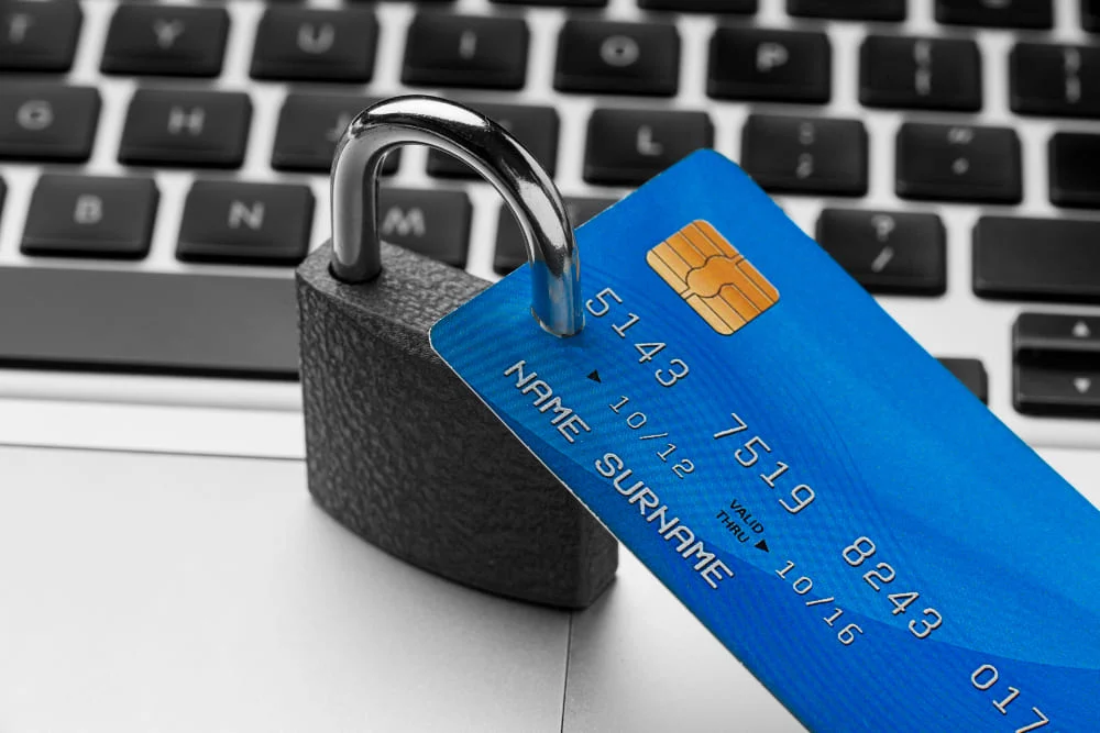 segurança no e-commerce Em janeiro de 2025, 157 mil tentativas de fraudes no e-commerce foram registradas. Foto: Freepik