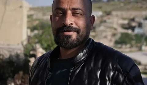 Cineasta palestino vencedor do Oscar e agredido por colonos israelenses é liberado