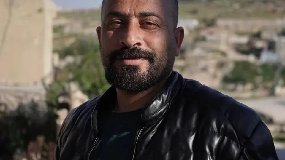 Cineasta palestino vencedor do Oscar e agredido por colonos israelenses é liberado