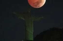 Veja fotos: eclipse lunar total aconteceu nesta madrugada
