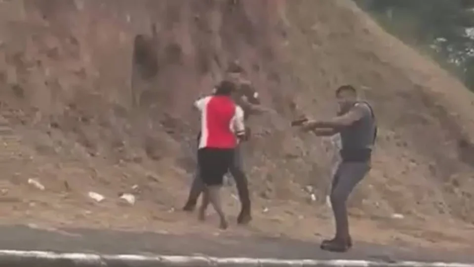 Homem desarmado é agredido e morto por policiais militares em Barueri (SP)