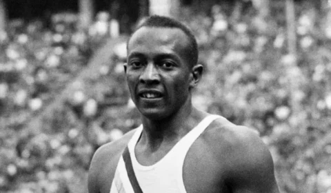 Jesse Owens: o atleta negro que desafiou Hitler e a sociedade estadunidense