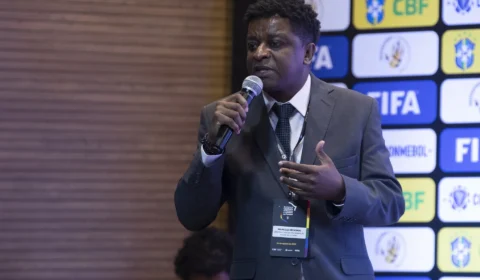 Racismo no futebol: ‘Precisamos pensar na desclassificação dos campeonatos’, defende Observatório