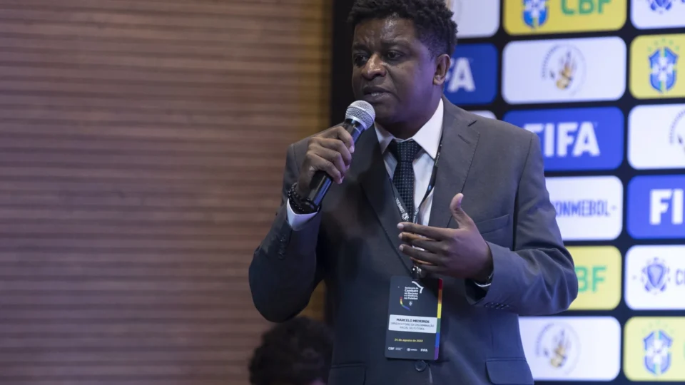 Racismo no futebol: ‘Precisamos pensar na desclassificação dos campeonatos’, defende Observatório