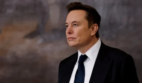 IA de Elon Musk publica post exaltando Hitler no X, junto a mensagens antissemitas