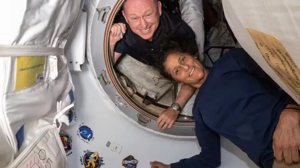 Astronautas da Nasa iniciam retorno à Terra após 9 meses