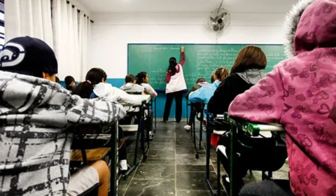 A tragédia da superlotação nas escolas públicas brasileiras e o descaso com a educação