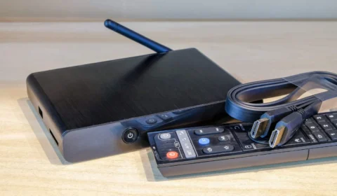 TVs box piratas viram computadores e auxiliam aulas em escolas públicas