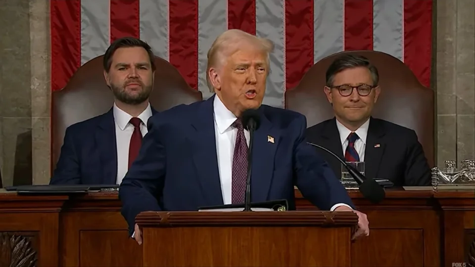 Em discurso no Congresso, Trump cita tarifas ‘injustas’ aplicadas pelo Brasil