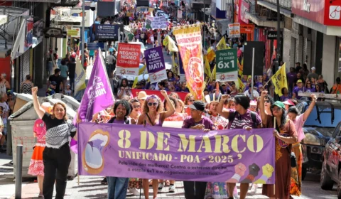 Por aborto, fim da escala 6×1, comida barata: mulheres saem às ruas no 8M