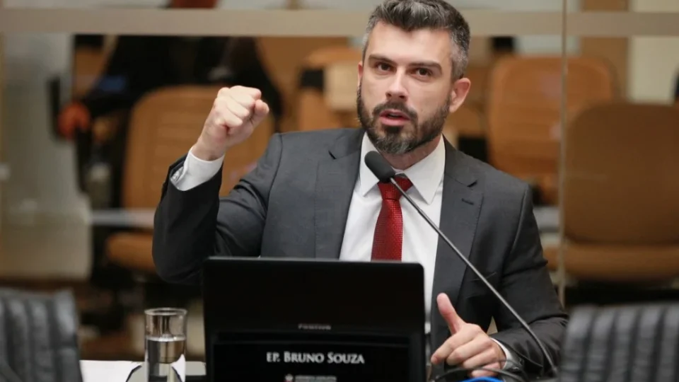 Sob gestão de bolsonarista Bruno Souza, Florianópolis desmonta assistência social