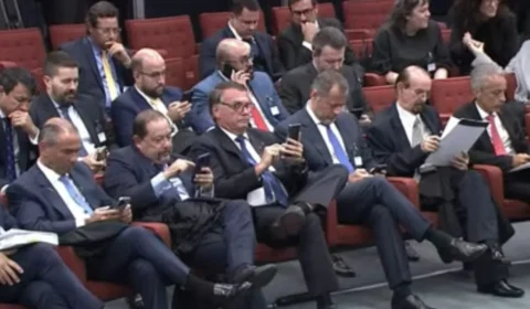 Bolsonaro surpreende e chega ao STF para acompanhar julgamento