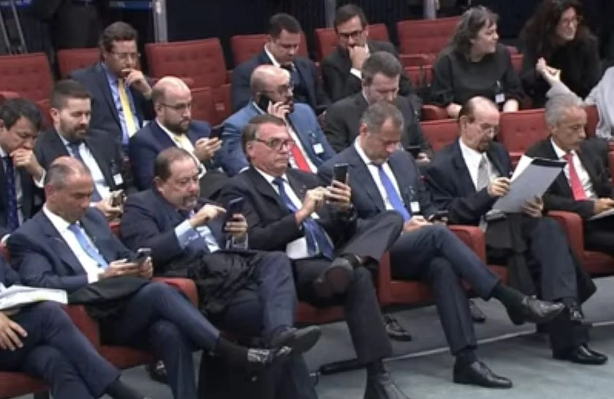 Bolsonaro surpreende e chega ao STF para acompanhar julgamento