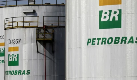 Petrobras ajusta diesel em R$ 1,12, mas subsídio federal evita alta para distribuidoras e consumidores