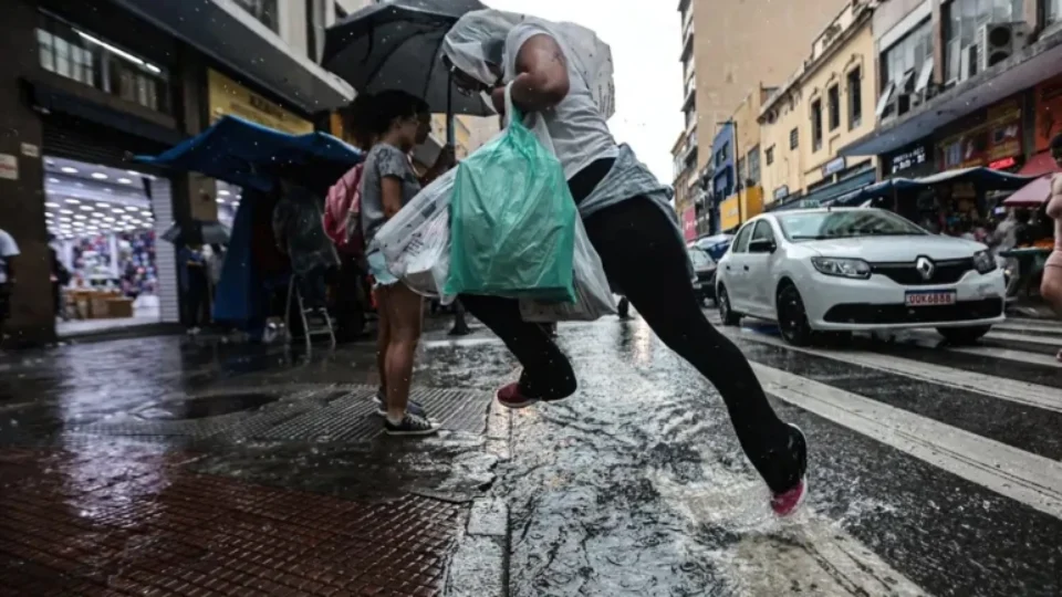 Sudeste e Norte podem ter chuva forte e instabilidade avança para o Centro-Oeste