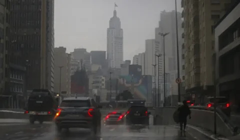 Previsão do tempo: frente fria muda o clima e espalha temporais pelo Brasil