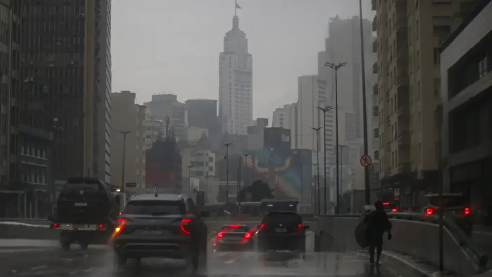 Previsão do tempo: sexta-feira deve ser marcada por temporais, trovoadas e risco de granizo