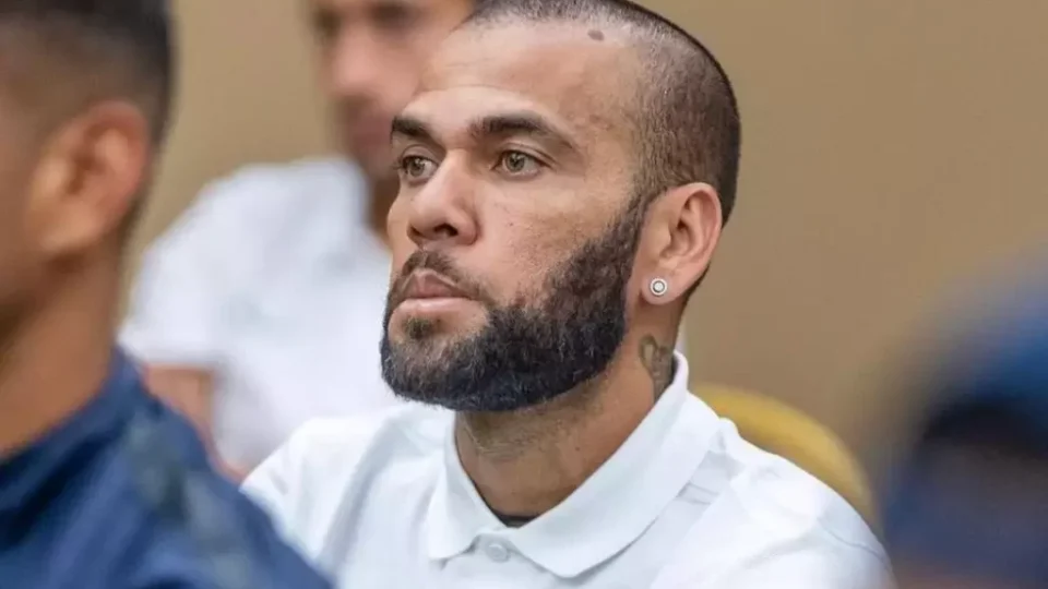 Daniel Alves é absolvido pela Justiça da Espanha após anulação de sentença