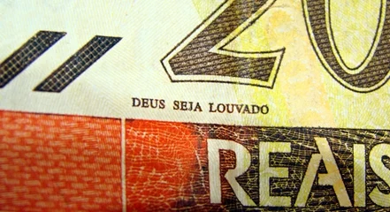Deus seja louvado na cédula do real
