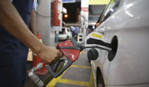 Ministério vai propor mistura de 30% de etanol na gasolina; preço deve cair