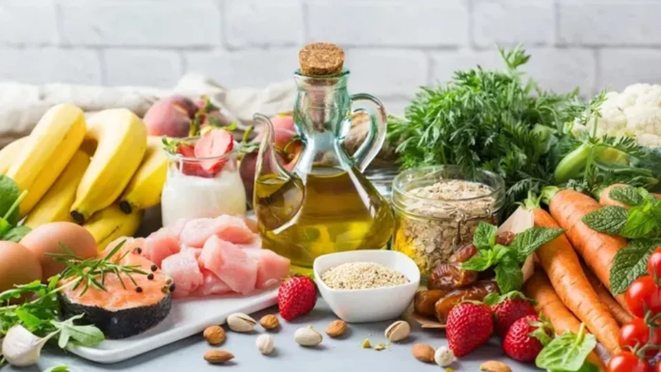 Dieta mediterrânea se mostra eficiente no controle da síndrome do intestino irritável, aponta estudo