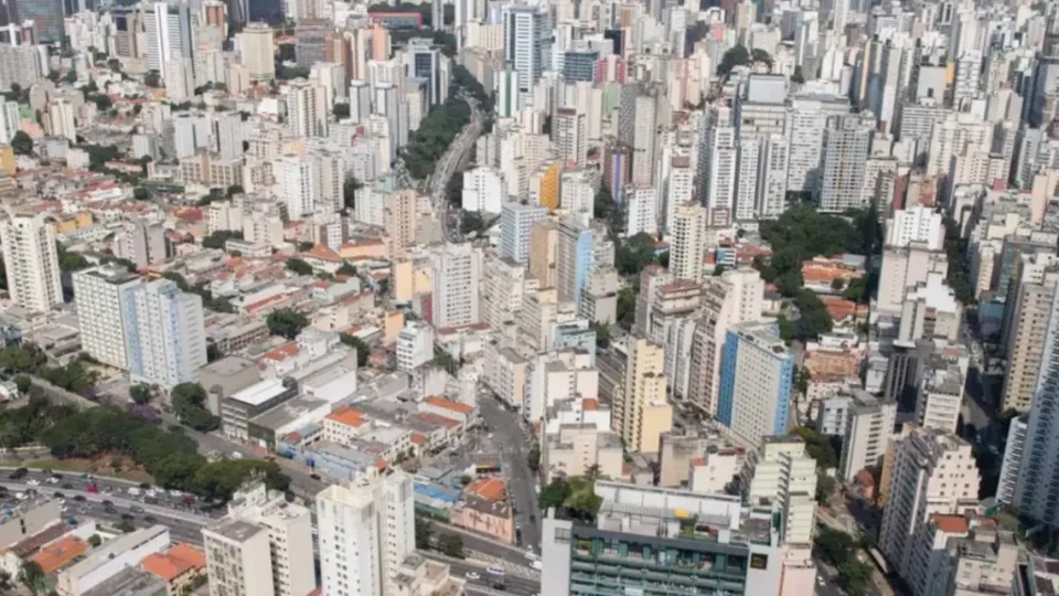 Cidades brasileiras ganharam mais prédios que o necessário para demanda populacional