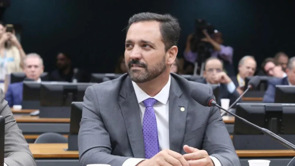 Presidente da Comissão de Energia recebeu doação de usineiro e quer isentar etanol