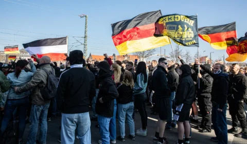 Manifestação neonazista em Berlim é cercada por antifas e impedida de seguir
