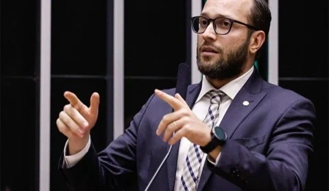Bolsonarista Filipe Barros assume Comissão na Câmara no lugar de Eduardo Bolsonaro