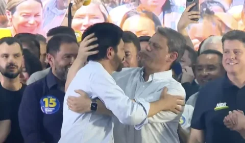 Justiça absolve Tarcísio por dizer sem provas que PCC orientou voto em Boulos