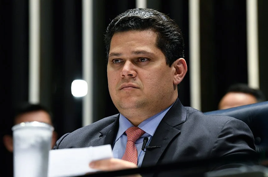Projeto que libera R$ 4,6 bi em emendas e beneficia Alcolumbre é aprovado no Senado