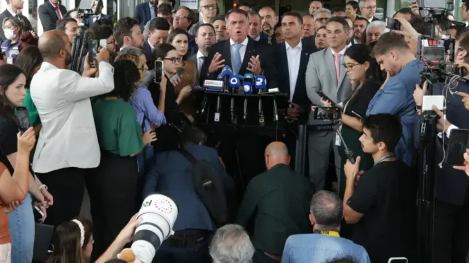 Imprensa internacional mostra Bolsonaro próximo à prisão e ao esquecimento político