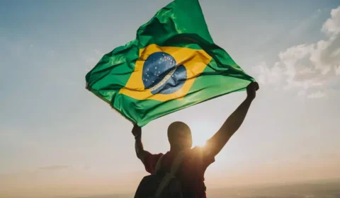 Brasil sobe 8 posições no ranking de felicidade mundial da ONU em 2025