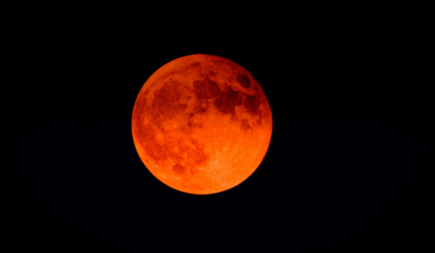 Lua de Sangue: eclipse lunar total será visível em todo o Brasil nesta sexta-feira (14)
