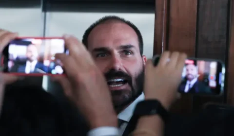 Eduardo Bolsonaro cogita pedir asilo nos EUA e diz não haver mais armas no Brasil contra Moraes