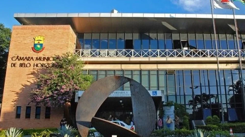 Câmara de BH aprova 2º maior vale-alimentação para vereadores em capitais