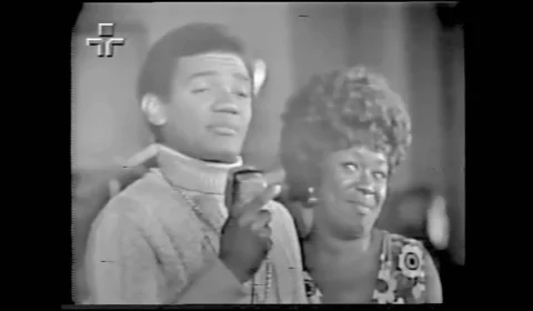 Nem vem que não tem: Wilson Simonal e Sarah Vaughan – I