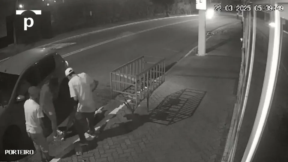 Jovem negro é linchado ao ser acusado injustamente de furto